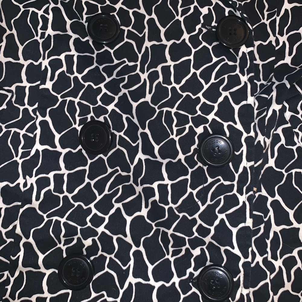 Stylish Black and White Giraffe print Trench Coat - Picture 8 of 11